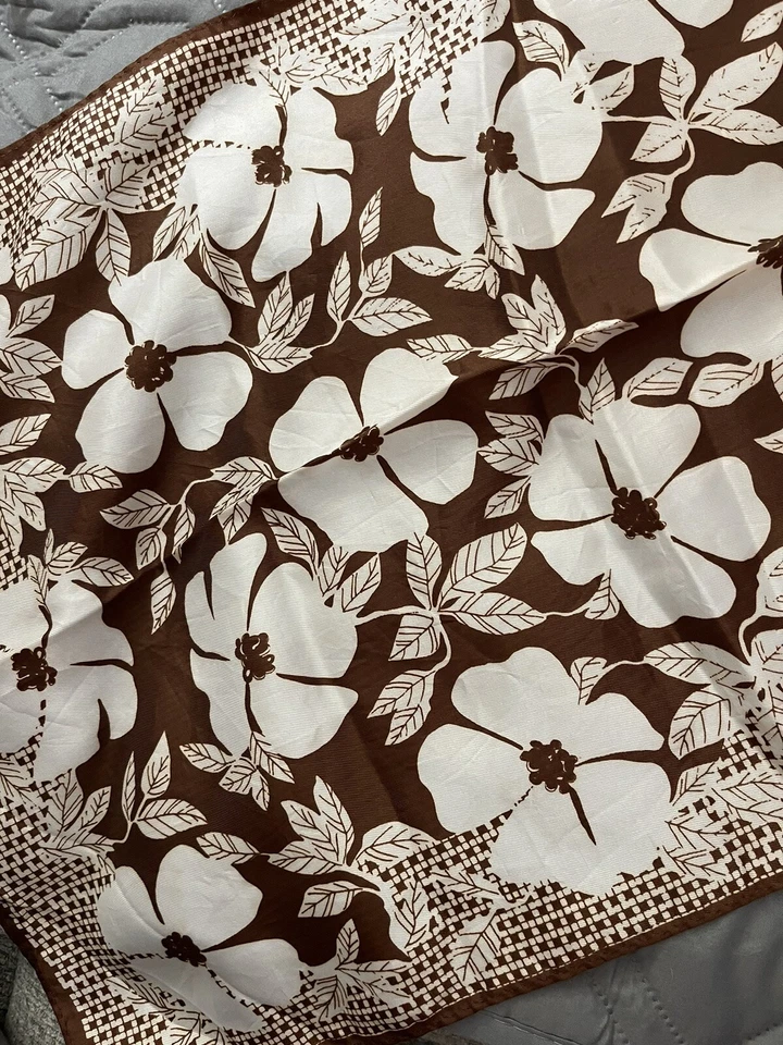 BUFANDA DE COLECCIÓN AÑOS 60 VERA NEUMANN flores marrón blanco 100 % acetato 44”x14,25” Japón Foto 2 de 4