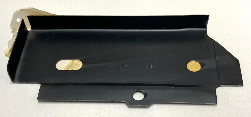 82-84 BUICK SKYHAWK GM 20261826 SOPORTE RADIADOR BARRA DE AMARRE SOPORTE RETENEDOR SOPORTE Foto 2 de 3