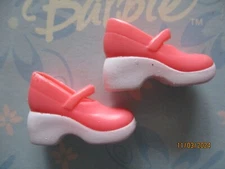 BARBIE DOLL / PAIR OF SHOES: BOOTS, PUMPS ....... (2341)