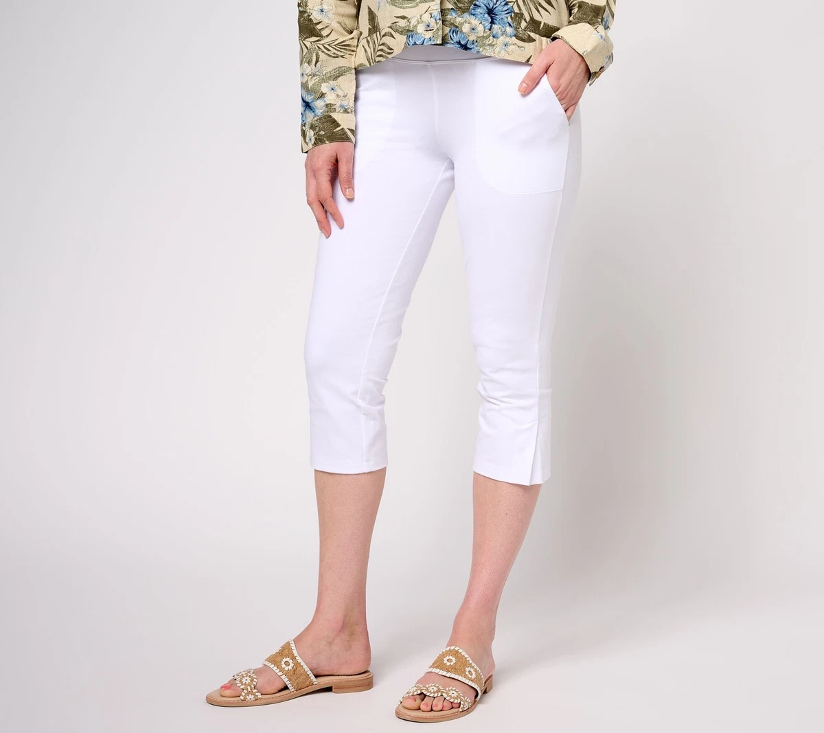 Capri leggings, embellished sandal