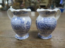 ARTMARK Vintage Blue  and white salt and pepper shakers JAPAN MADE