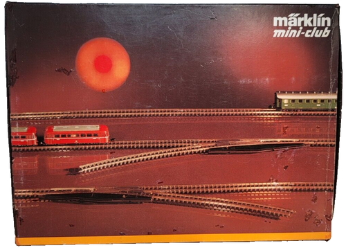 Marklin Z 8190 E Track Extension Set with Manual Turnouts NIB - Picture 2 of 3