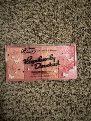 Makeup Revolution X Grease HOPELESSLY DEVOTED Highlighter Palette Authentic