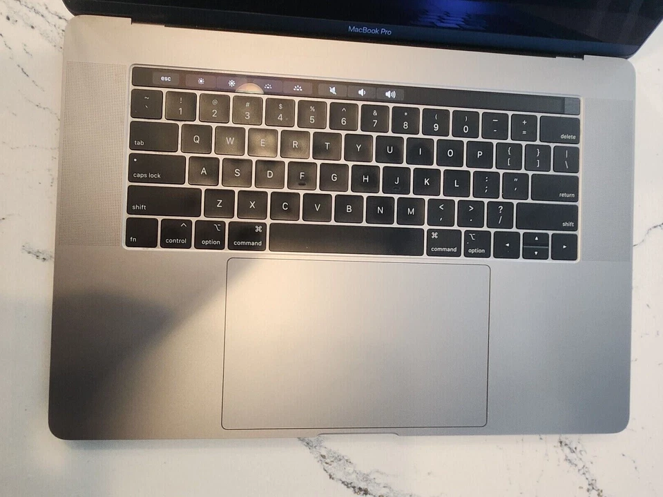 Apple MacBook Pro A1990 (2018) 15" i7 8.th 2.6GHz 16RAM 512 SSD - Image 4 of 4