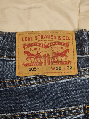 Levi's Men's Blue Medium Wash Denim Jeans Straight Fit Mid Rise 5-Pocket