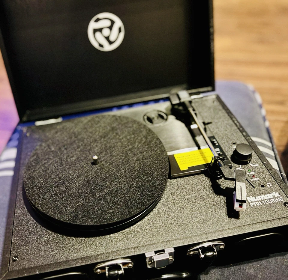 Numark PT01 Touring Portable Suitcase Turntable Rechargable w/ Built in Speakers - Image 3 of 4