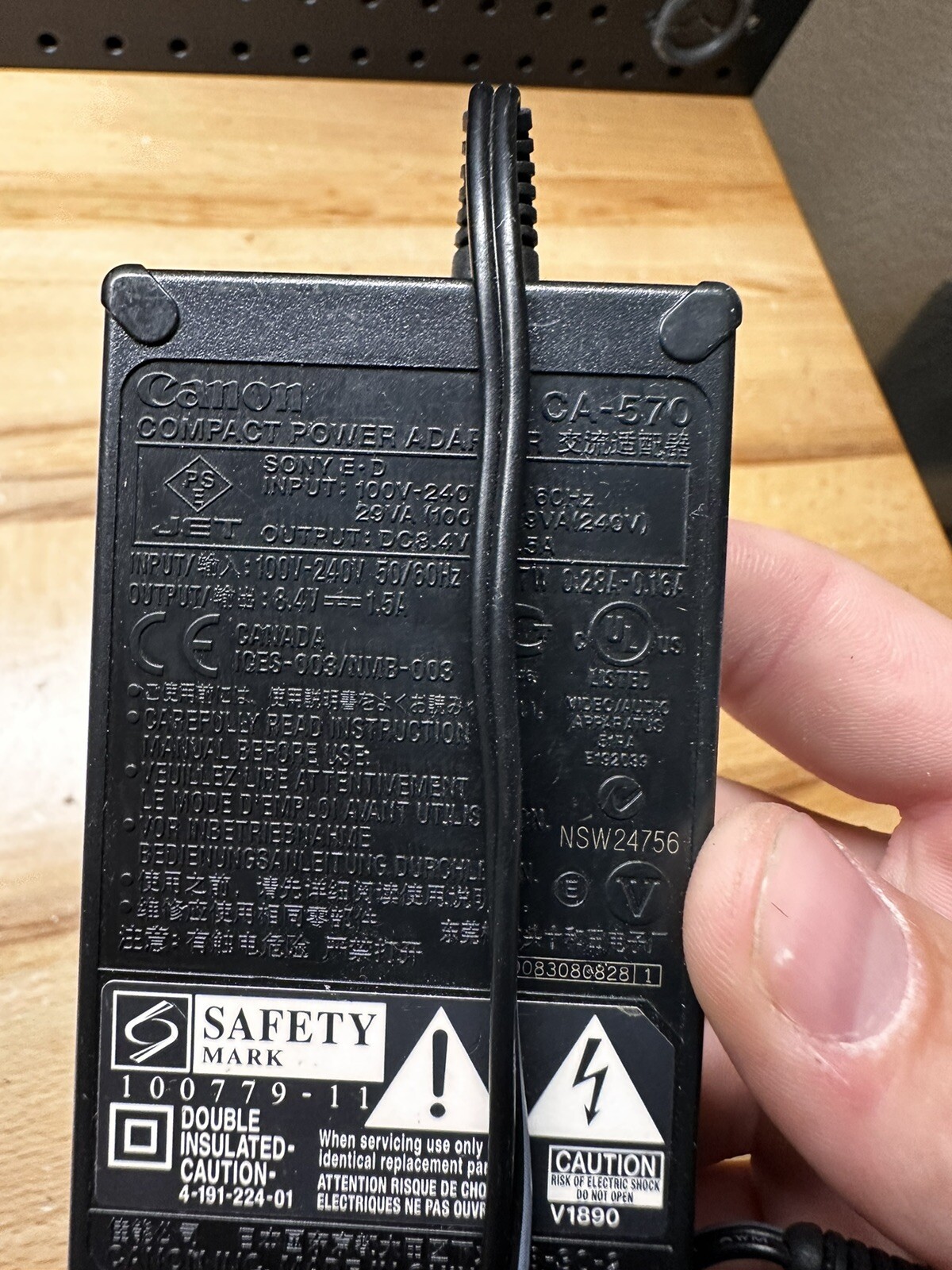 (A) Genuine Canon CA-570 DC 8.4V 1.5A 17w 50/60Hz Compact Power Adapter Charger