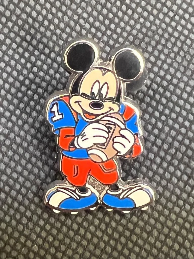 Disney Pin - Mickey Mouse - Football Player - Professions - Mystery