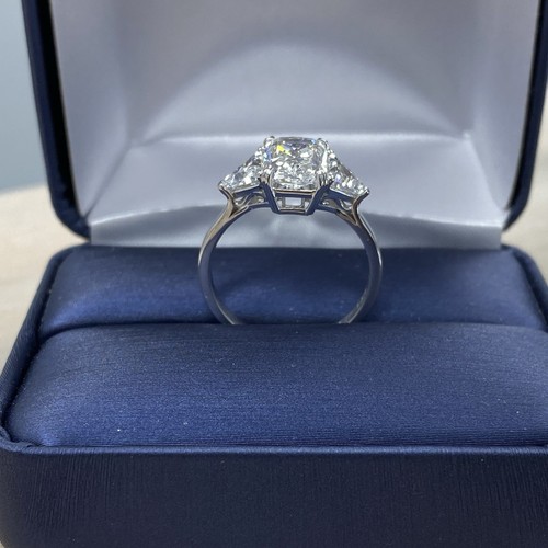 Bague de fiançailles 2,72 ctw coupe rayonnante E-VVS2 IGI diamant cultivé en laboratoire 3 pierres 14 carats - Photo 5 sur 9