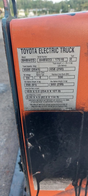 Toyota 8HBW23 Electric  Pallet Jack NO BATTERY, for parts