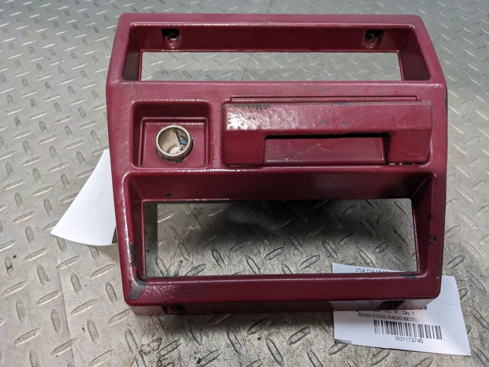 86-93 日产 D21 皮卡车 PATHFINDER Dash 收音机挡板 原始设备制造商 Ash Tray T 1173745 — 第 4/4 张图片