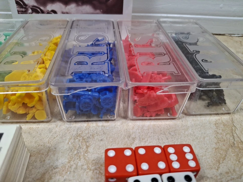 Juego de repuesto vintage edición RISK 1993 6 ejércitos, dados, manual y las 56 cartas Foto 2 de 2