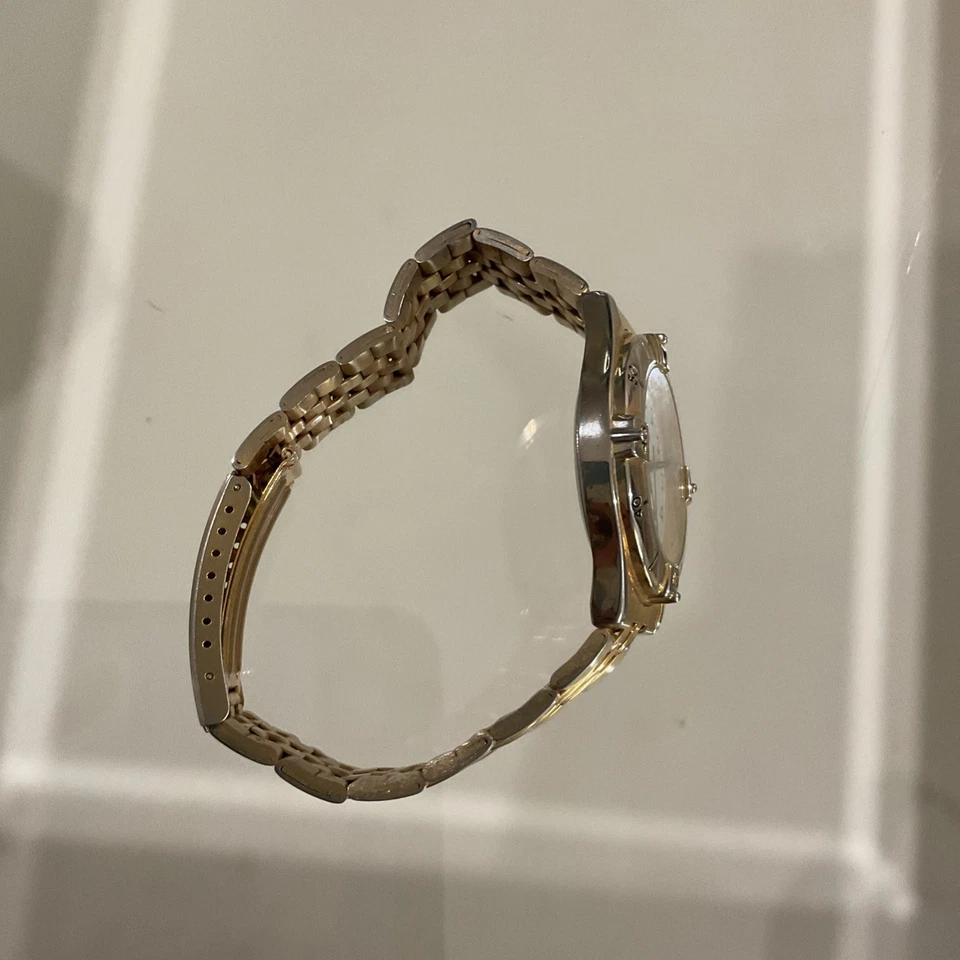 Reloj Futura Cuarzo Tono Dorado Foto 4 de 4