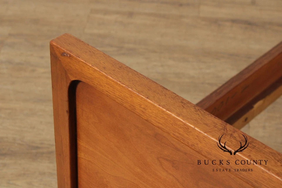 Marco de cama moderno de cereza de tamaño completo de mediados de siglo Foto 4 de 4