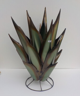 METAL YARD ART AGAVE CACTUS SCULPTURE 22'' TALL METALLIC SAGE GREEN