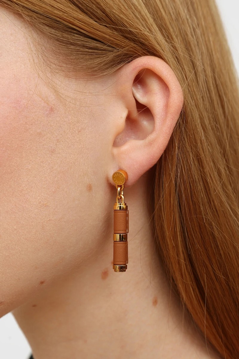 【HERMES】Charniere earrings, small model Hermes Charniere Earrings Gold Small Gold Hardware SOLD OUT