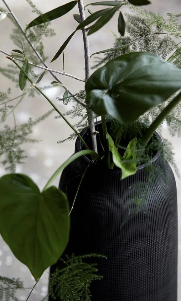 House Doctor - Groove Vase, schwarz (hoch/groß) - Bild 3 von 3