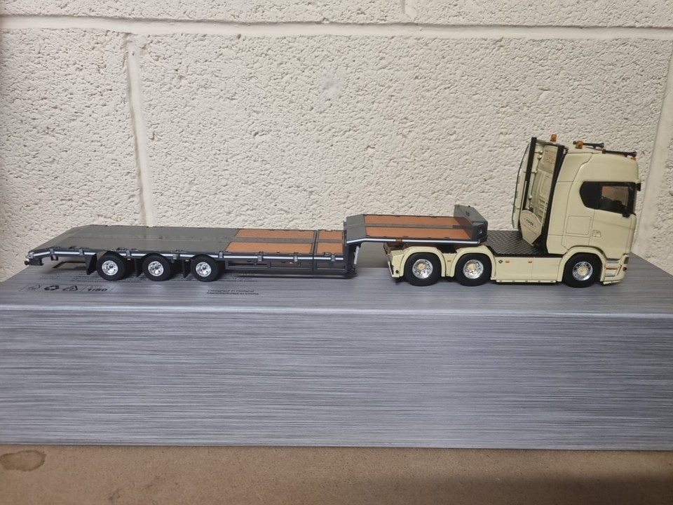 LIEBHERR GRUE A TOUR . CONRAD. NZG . WSI . DRAKE . TEKNO . 1/87
