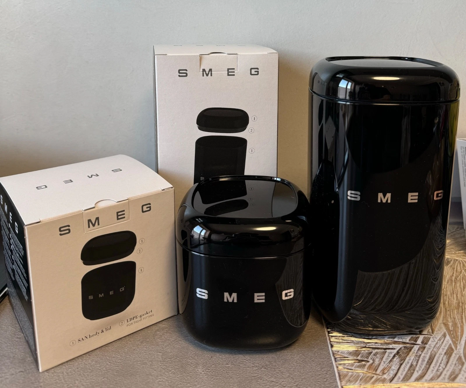 SMEG Limited Edition 2026 x 2 storage containers in black IDEAL GIFT
Opens in a new window or tab