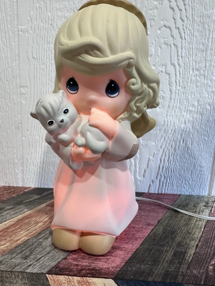 Vintage Sam B Precious Moments Inc 2004  Bedside Lamp Girl With Kitten Warm Glow - Image 2 of 4