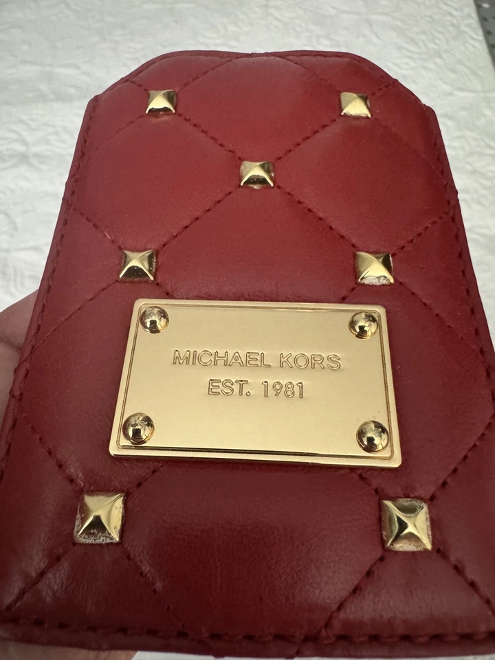 MICHAEL KORS TACHUELAS ACOLCHADAS CUERO ROJO DORADO PEQUEÑO BOLSILLO PARA TARJETAS, ESTUCHE Foto 4 de 4