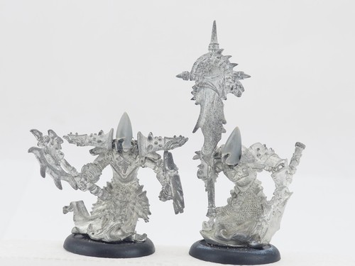 WARMACHINE CRYX BANE THRALL OFFICER & STANDARD. METAL. GREEN 1226