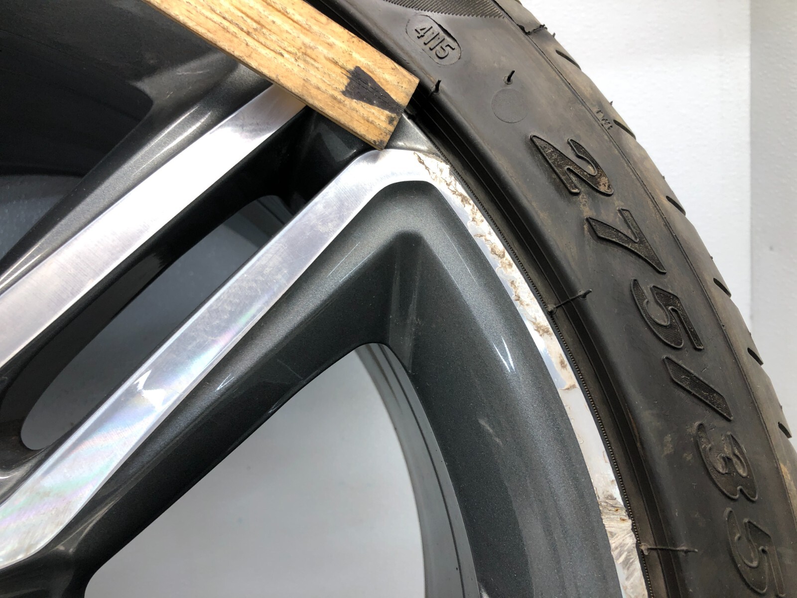 2014-2019 BENTLEY FLYING SPUR WHEEL RIM TIRE 21" 9.5X21 275/35ZR21 TIRE OEM.