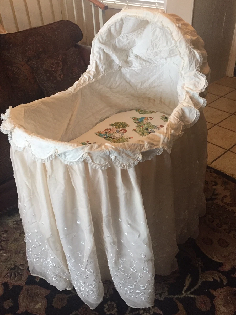 Old fashioned top baby bassinet