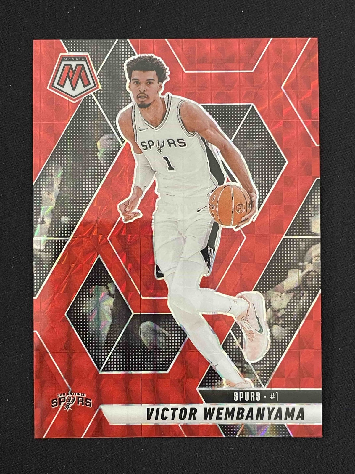 Victor Wembanyama 2024-25 Panini Mosaic Red Mosaic Prizm #31