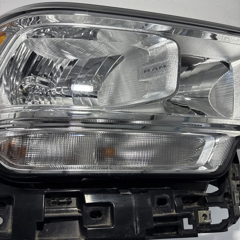19-24 RAM 2500 3500 4500 5500 ФАРА ЛАМПА ПРАВЫЙ ПАССАЖИР MOPAR 68360176AD - Изображение 4 из 4