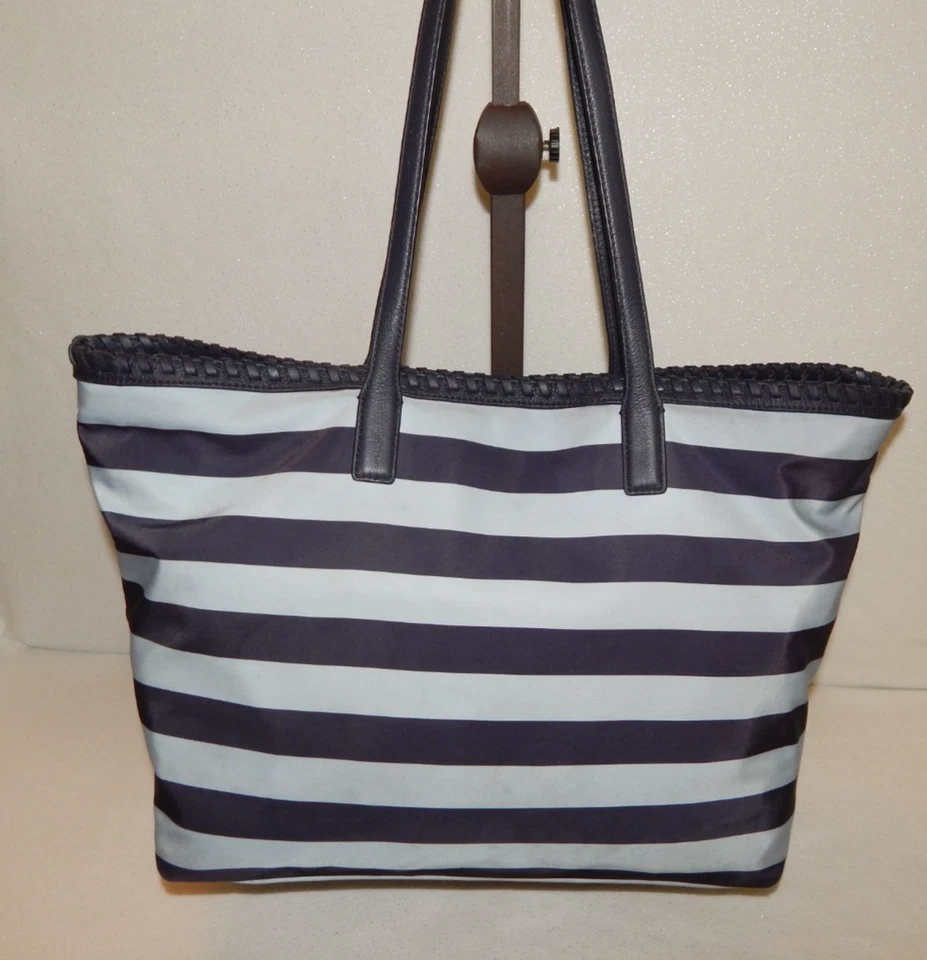 Tory Burch Bolso de Mano Cartera Bolso HST036 XL Bolso a Rayas Azul Marino Nylon Cuero Usado en Excelente Condición Foto 3 de 4