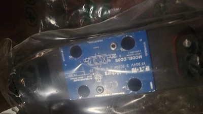 Eaton Vickers DG4V-3-2C2DN-M-U-H7-60 Hydraulic Valve 24V DC NOS New