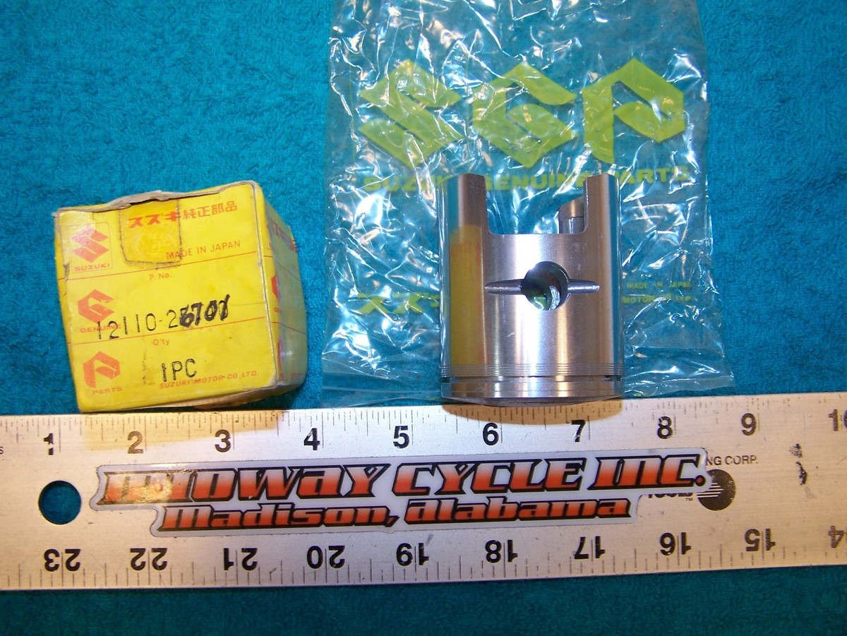 SUZUKI NEW NOS 49.5 MM PISTON .05MM OS ?? 12110-25740 ?? WE THINK