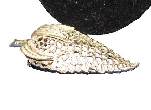 Vintage Coro Gold Tone Strawberry Pin - Picture 6 of 6