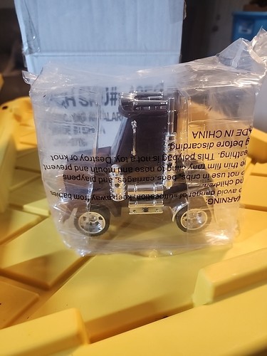 BIG RIG RED & CHROME SEMI TRUCK VINTAGE ALARM CLOCK-NEW IN ORIGINAL SHIPPING BOX - Picture 2 of 6