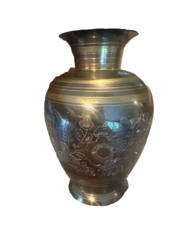 BRASS VASE URN 9” TALL HAND-TOOLED, ETCHED & BURNISHED INDIA FLORAL - Picture 2 of 6
