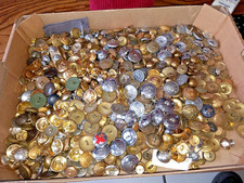 gros lot de boutons militaria 3 kilos , 750 pièces