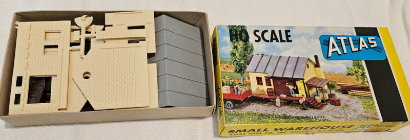 Atlas HO Scale Small Warehouse Kit 714-150 Open Box