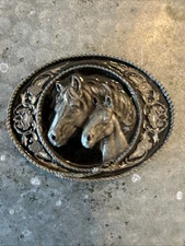 VINTAGE SISKIYOU WESTERN BELT BUCKLE RED ENAMEL HORSE HEADS ASHLAND OREGON USA