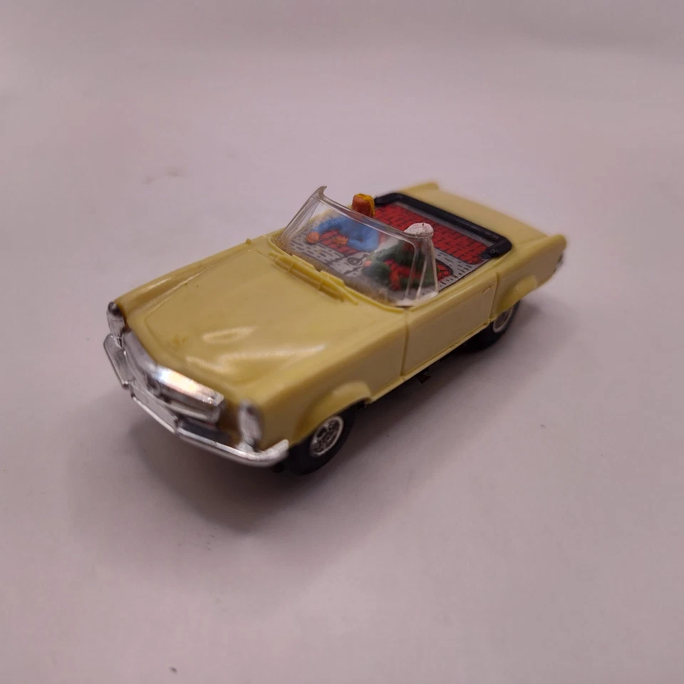 Трассовая автомодель Faller AMS 4852 Mercedes 230 SL HO бледно-желтая с чехлом винтажная Tjet - Изображение 3 из 4