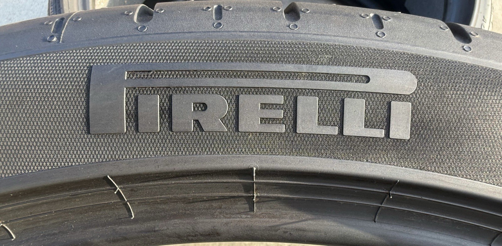 ONE BRAND NEW 325/30ZR23 (109Y) Pirelli P Zero PZ5 L1 Lamborghini Urus Tire
