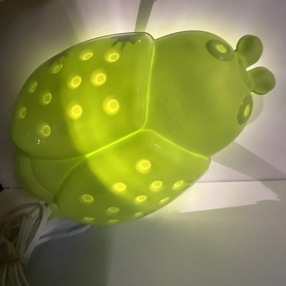 Lámpara de pared Ikea para niños iluminación de guardería Ladybug luz nocturna Smila verde insecto Foto 4 de 4