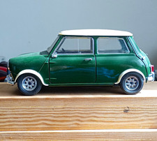 Solido Mini Cooper S 1964 1:16 Car Model Green/White with Case