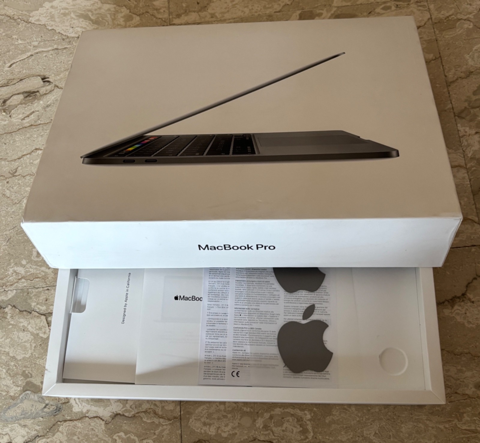A2289 SCATOLA APPLE BOX MACBOOK PRO' 13" LIBRETTI ADESIVI