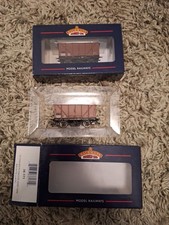 BACHMANN 38-171A 12 TON BR PLYWOOD VENT VAN BAUXITE (LATE) B765351 - FREE POST