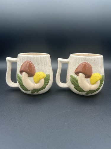 Pair Of Vintage Arnel's Pottery Ceramic Merry mushroom Coffee mugs MCM 1970 EUC - Picture 2 of 9