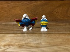 2x Smurf Figures Peyo. Smurf Hang glider. Smurf Shiver 1978.1969.