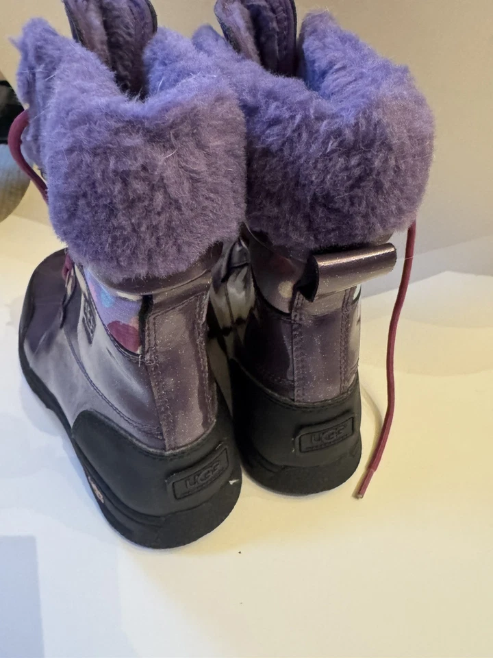 Botas UGG Kids Butte II Talla 6 Púrpura Forradas de Lana Impermeables Nieve 1005581K Foto 4 de 4