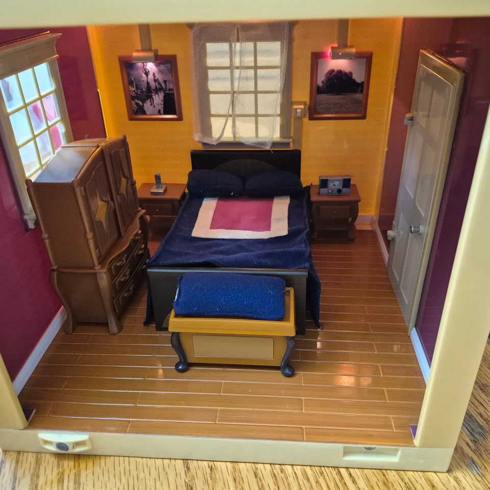 ¡BONITO! Dormitorio principal Jazwares Laura Ashley habitación por habitación luz y sonido Foto 2 de 4