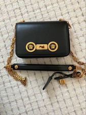 Borsa a tracolla VERSACE Medusa in pelle nera con cinturino a catena Greca lu...